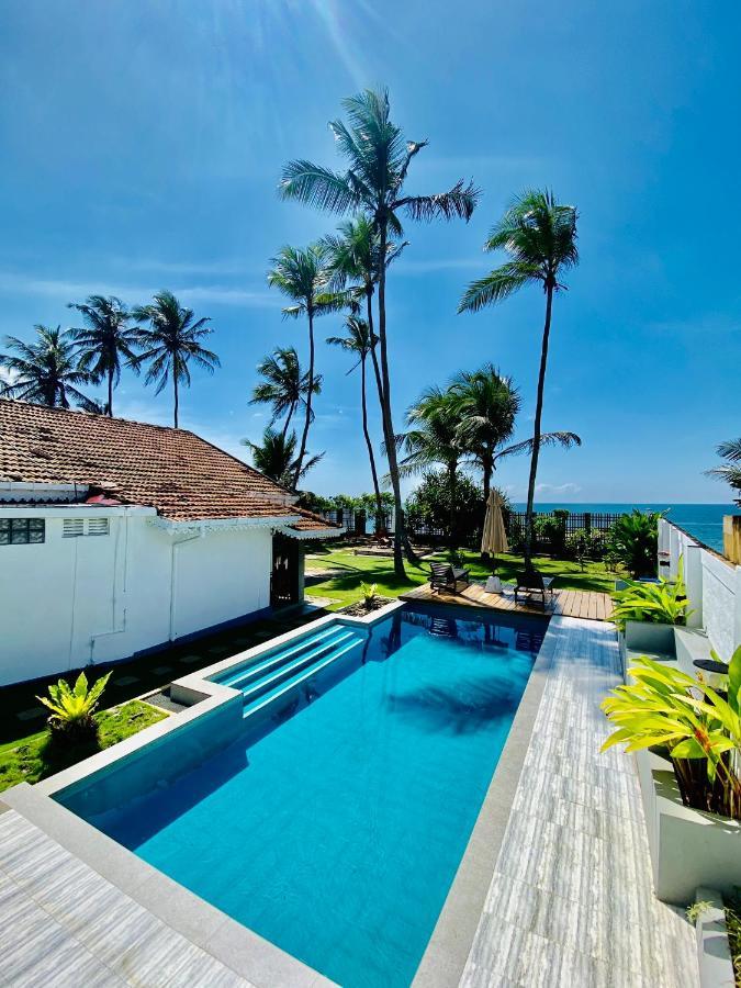 AQUA BOOSSA Entire villa, beach front, private pool Galle Esterno foto